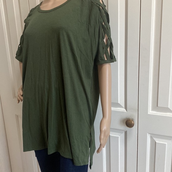 NWOT Adorable Womens XL Cut Out Sleeves Hunter Green Top. - Picture 3 of 11